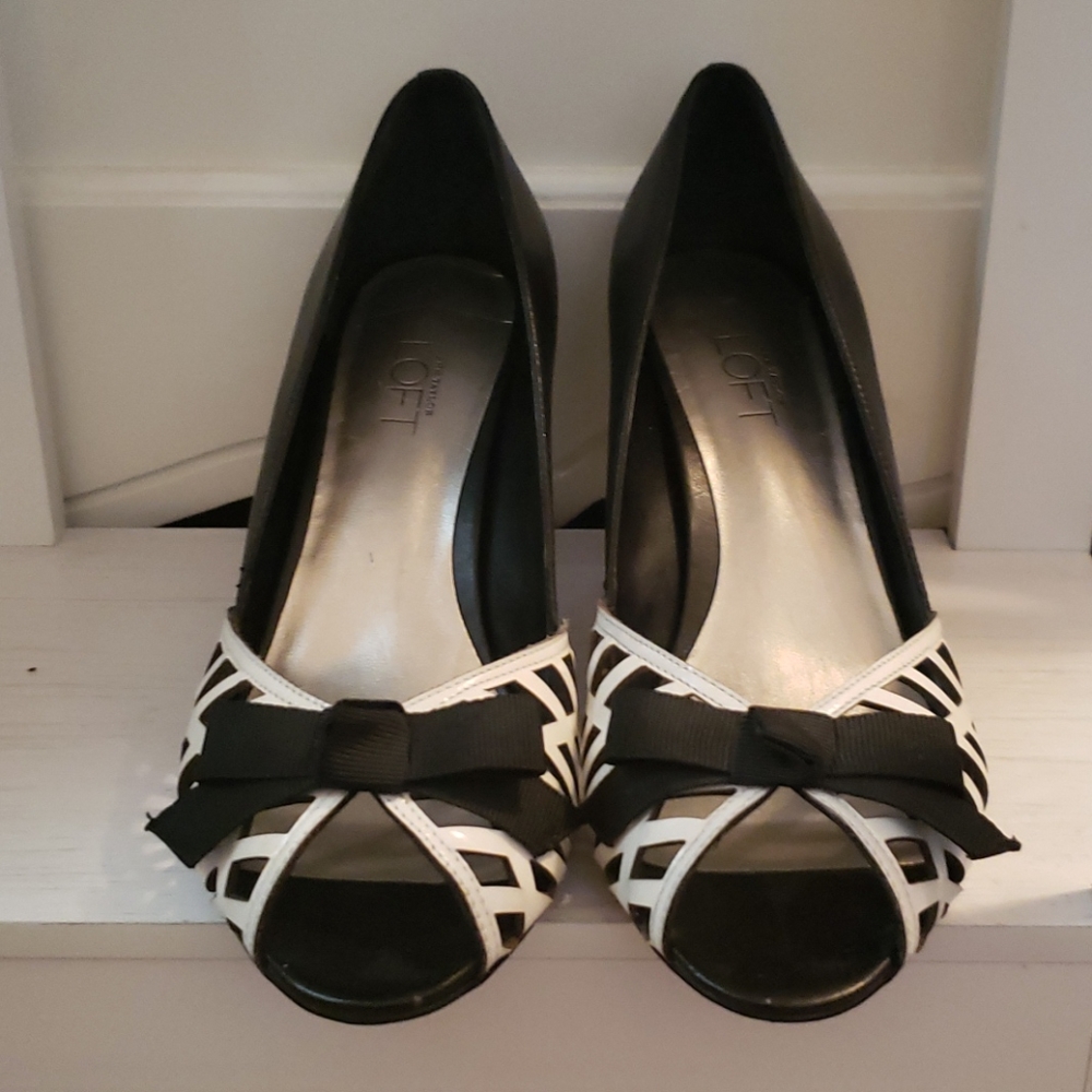 Great Condition! LOFT heels.